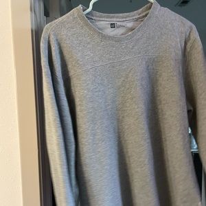 GAP men’s long sleeve sweatshirt- medium